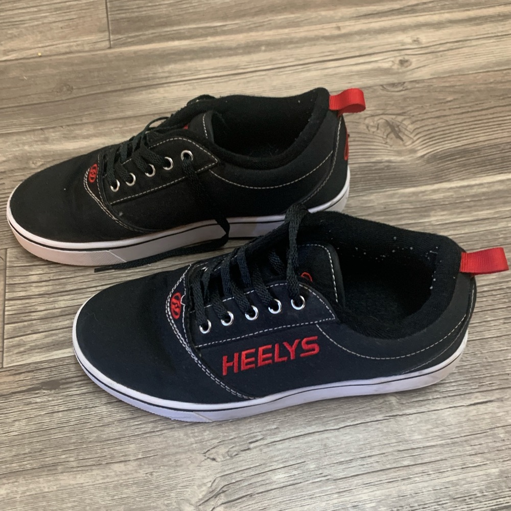 Heelys size 6 Youth